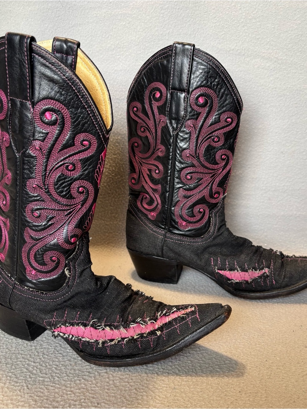 White Diamonds sz 8 Black & Pink Western Cowgirl Boots - Distressed Black Denim